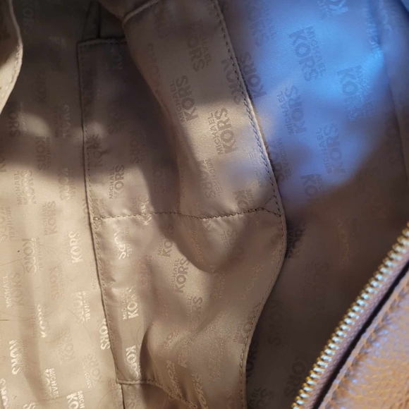 $125EMT Michael Kors vanilla Bedford Medium Tassel Leather Duffel EUC - Picture 10 of 15